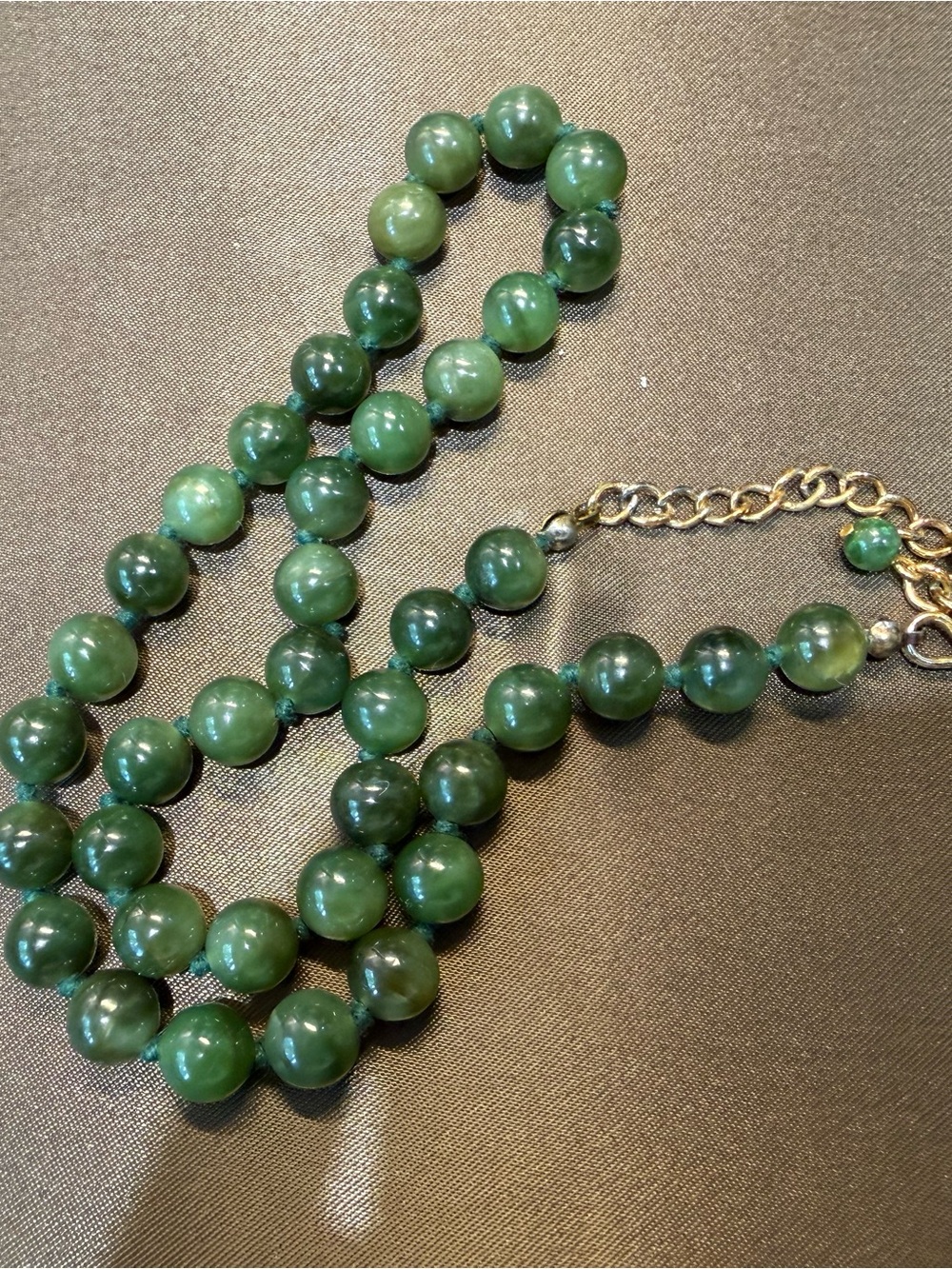 Vintage Green jade Beaded Necklace - Elegant Natural Stone Strand